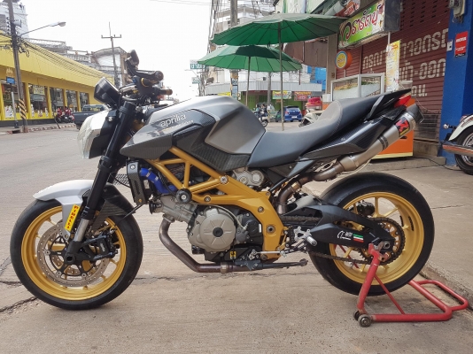 ขายแลกเทิร์น APRILIA SHIVER750 ปี2009 สีเดิม อินวอยส์ สรรพสามิตร ของแต่งล้น ราคา 149000 บาท  รายการของแต่ง - ท่อแต่งฟลูคู่ AKRAPOVIC แท้ - เกียร์โยงแต่ง - โช๊คหลังแต่งปรับระดับ OHLINS - ปั๊มบนแต่งซ้ายขวา RIZOMA - สายหม้อน้ำแต่ง - แฟริ่งแต่ง CARBON ทั้งคัน
