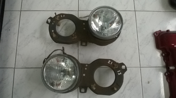 ดวงไฟหน้าแท้ (ไฟสูง )BMW e30  สภาพok ให้หมดตามรูป1000บาท To 0924462525