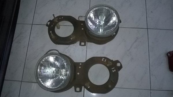 ดวงไฟหน้าแท้ (ไฟสูง )BMW e30  สภาพok ให้หมดตามรูป1000บาท To 0924462525