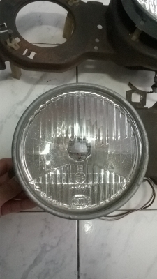ดวงไฟหน้าแท้ (ไฟสูง )BMW e30  สภาพok ให้หมดตามรูป1000บาท To 0924462525