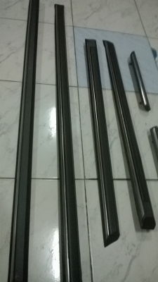 ขายชุดคิ้วรอบคันโคมเมียม bmw e30 4ประตู สภาพสวย ราคา1900บ โทร0924462525โส