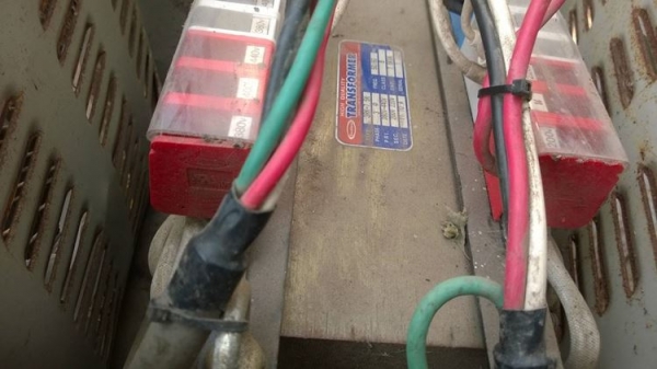 หม้อแปลง Input 380V. 3P --Output 200V. 3P หม้อแปลง Input 380V. 3P --Output 200V. 3P