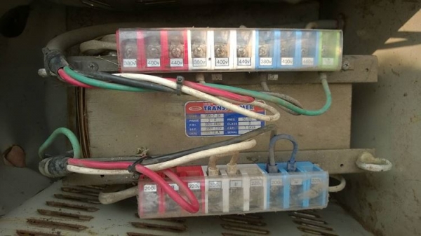 หม้อแปลง Input 380V. 3P --Output 200V. 3P หม้อแปลง Input 380V. 3P --Output 200V. 3P