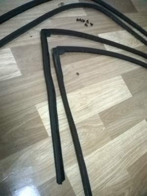 ขายยางขอบกระจกตรงประตู bmw e30 4ประตูสภาพokราคา1000 โทร0924462525โส ขายยางขอบกระจกตรงประตู bmw e30 4ประตูสภาพokราคา1000 โทร0924462525โส