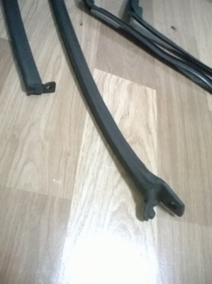 ขายยางขอบกระจกตรงประตู bmw e30 4ประตูสภาพokราคา1000 โทร0924462525โส ขายยางขอบกระจกตรงประตู bmw e30 4ประตูสภาพokราคา1000 โทร0924462525โส