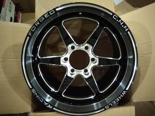 แม็กใหม่ขอบ 18 ราคา 15500 พร้อมยาง 22900 บาท