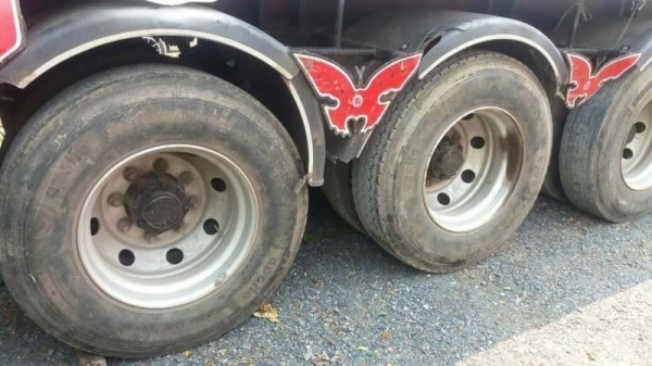 ขาย 345,000 หางพื้นเรียบ 3 คานแท้ ปี 57 อู่ ส.สุขชัย ยาว 12.5 เมตร หางสวย พร้อมใช้งาน เอกสารเล่มทะเบียนพร้อมโอน รถอยู่  สระบุรี 090-772-3710 090-772-3708