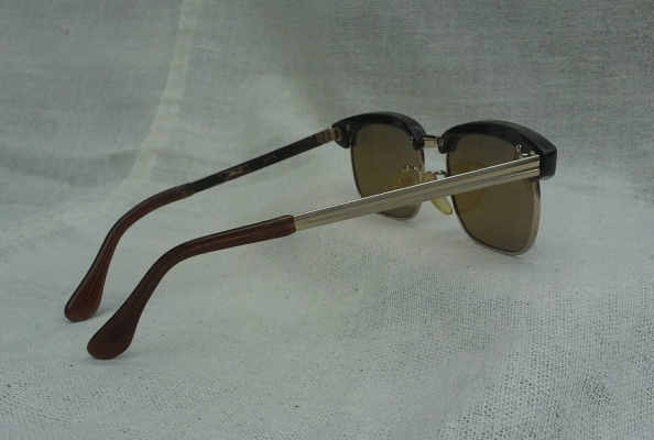 แว่นตาเจแปนิชวินเทจ ยุค '80s โมเดลสุดหล่อคลาสสิค 'คลับมาสเตอร์ - นายกสโมสร' Vintage F แว่นตาเจแปนิชวินเทจ ยุค '80s โมเดลสุดหล่อคลาสสิค 'คลับมาสเตอร์ - นายกสโมสร' Vintage F