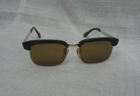 แว่นตาเจแปนิชวินเทจ ยุค '80s โมเดลสุดหล่อคลาสสิค 'คลับมาสเตอร์ - นายกสโมสร' Vintage F แว่นตาเจแปนิชวินเทจ ยุค '80s โมเดลสุดหล่อคลาสสิค 'คลับมาสเตอร์ - นายกสโมสร' Vintage F
