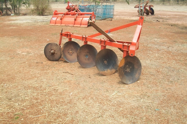 ขายผานบุกเบิก4ใบ18นิ้วใชักับรถไถเล็ก