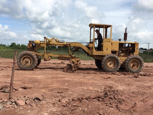 ขาย รถเกรด CAT 12F เครื่องดี เกียร์ดี ยางเต็มทั้ง 6 เส้น รถใช้งานได้ปกติ เอกสารใบซื้อขาย