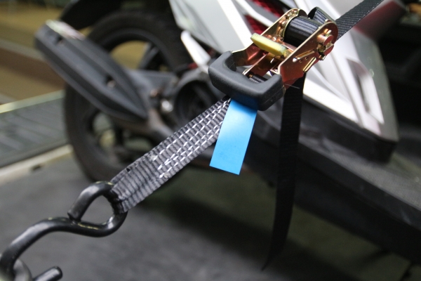 บันไดอลูมิเนียมสำหรับนำมอเตอร์ไซค์ขึ้นรถกระบะเพื่อขนย้าย2,500บ.