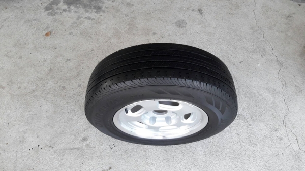 ล้อRacing Wheels 6รู  ขอบ15  พร้อมยาง205/70/15  ปี16  4 ล้อ