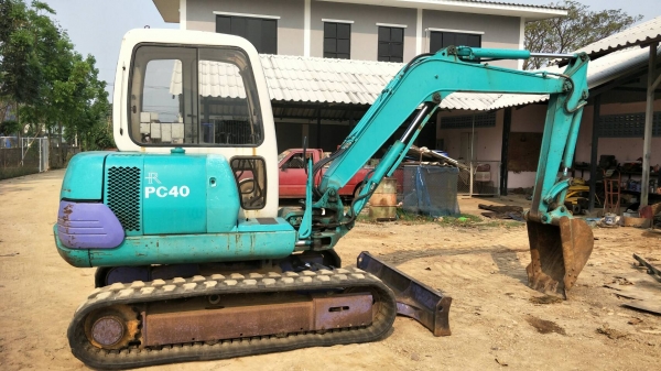 รถขุด KOMATSU  รุ่น  PC40-7E  ปั้มเฟือง คอนโทรล น้ำมัน/เก๋ง /แทรคยาง/เตรื่องนต์ 4D84E ปี 1996  เก่านอกขายตามสภาพใช้งานได้เลย