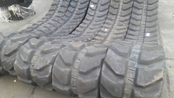 แทรคยาง รถขุด ขนาด 450x8.1x86  ใช้ สำหรับรถขุด CAT308 รถขุดไซค์ 60,70,75 ก็ได้