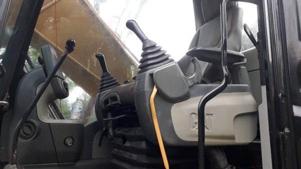 ขายด่วน รถแบคโฮ CAT 320 D- V2 รถเดิมมือเดียว ใช้งาน 47 ชม. สวย จัดเต้มทุกฟังก์ชั่นการใช้งาน ทุกระบบเหมือนรถใหม่ เอกสารใบอินวอย