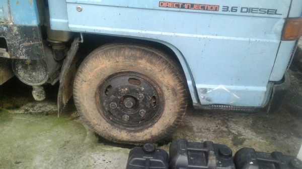 ขาย6ล้อคู่ 6ล้อ 88แรงดั้มปี34และ6ล้อ110แรงรั้วปี33