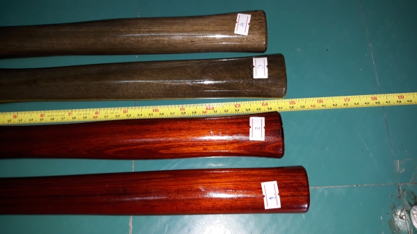 ขายด้ามค้อนไม้รักป่าสีแดง ไม้มะเกลือสีเทา อันละ350บาท