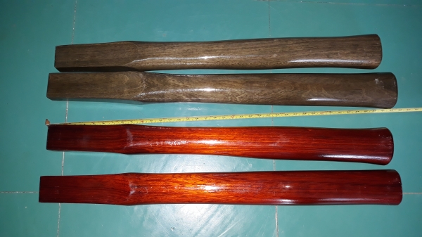 ขายด้ามค้อนไม้รักป่าสีแดง ไม้มะเกลือสีเทา อันละ350บาท