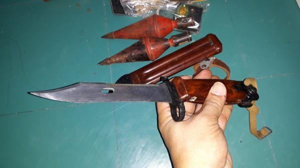 ขายมีดปลายปืนAK47 MADE IN RUSSIA. ขายมีดปลายปืนAK47 MADE IN RUSSIA.