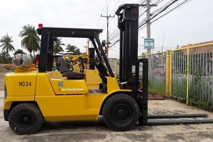 รถฟอร์คลิฟต์ มิตซู FG 45 ติดแก็ส รถฟอร์คลิฟต์ มิตซู FG 45 ติดแก็ส