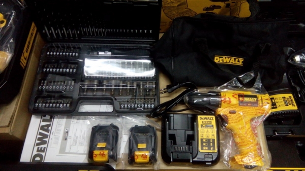 โปรร้อนๆ.. DeWALT 10.8v.สว่านไร้สาย+พร้อมแถมชุดอุปกรณ์เสริม109ชิ้น ลดราคาพิเศษสุดๆ