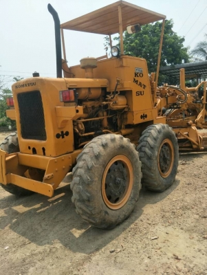 KOMATSU GD37-5