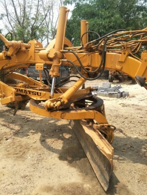 KOMATSU GD37-5