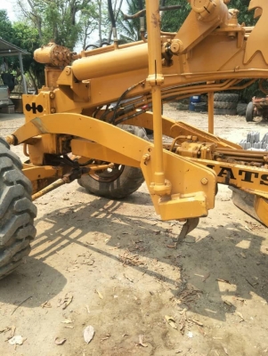 KOMATSU GD37-5