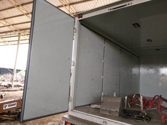 ขายตู้ต่อใหม่ ประตู 6 บาน หลัง 2 บาน ซ้าย 4 บาน อายุแค่ 3 เดือน ยาว 5.7 เมตร กว้างนอก 2.3 เมตร สูง 2.3 เมตร แชชซีกว้าง 84 ยกลงจาก NPR