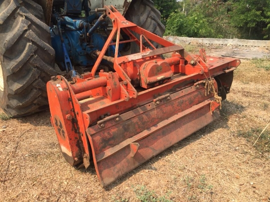 รถไถฟอร์ด 6600 เสื้อลาย