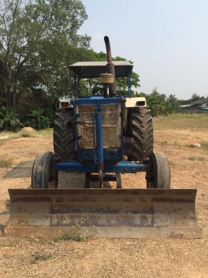 รถไถฟอร์ด 6600 เสื้อลาย