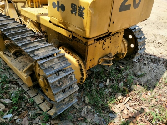 ขายรถแทรคเตอร์ KOMATSU D20P-5 สไลด์ใบมีดได้ 8 ทิศทาง ราคา 220000