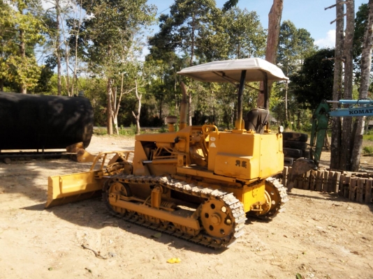 ขายรถแทรคเตอร์ KOMATSU D20P-5 สไลด์ใบมีดได้ 8 ทิศทาง ราคา 220000