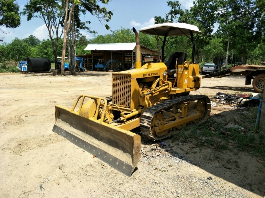 ขายรถแทรคเตอร์ KOMATSU D20P-5 สไลด์ใบมีดได้ 8 ทิศทาง ราคา 220000
