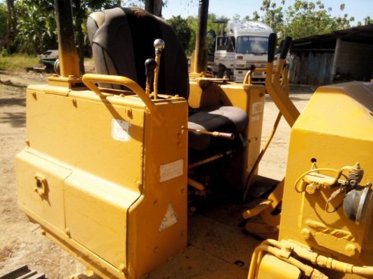 ขายรถแทรคเตอร์ KOMATSU D20P-5 สไลด์ใบมีดได้ 8 ทิศทาง ราคา 220000