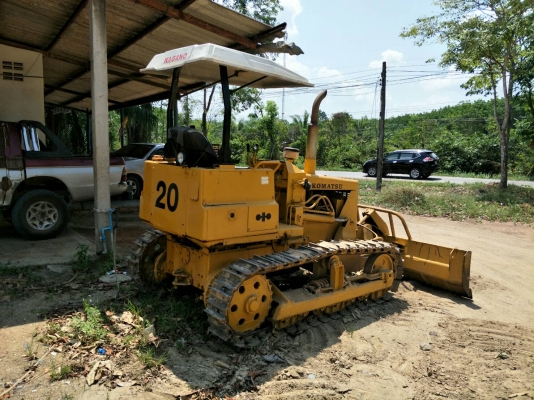 ขายรถแทรคเตอร์ KOMATSU D20P-5 สไลด์ใบมีดได้ 8 ทิศทาง ราคา 220000