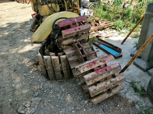ขายรถแทรคเตอร์ KOMATSU D20P-5 สไลด์ใบมีดได้ 8 ทิศทาง ราคา 220000