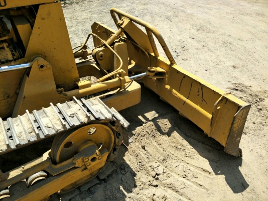 ขายรถแทรคเตอร์ KOMATSU D20P-5 สไลด์ใบมีดได้ 8 ทิศทาง ราคา 220000