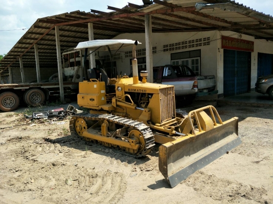 ขายรถแทรคเตอร์ KOMATSU D20P-5 สไลด์ใบมีดได้ 8 ทิศทาง ราคา 220000