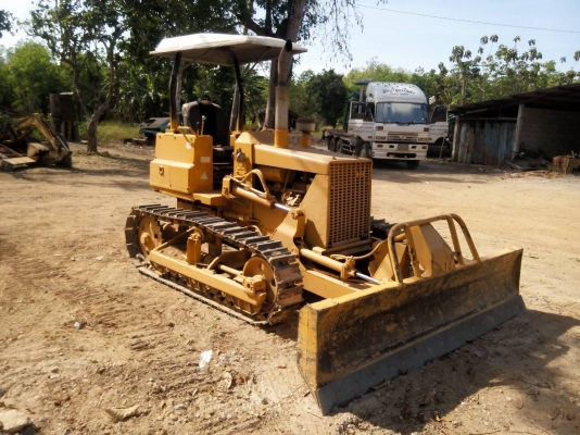 ขายรถแทรคเตอร์ KOMATSU D20P-5 สไลด์ใบมีดได้ 8 ทิศทาง ราคา 220000
