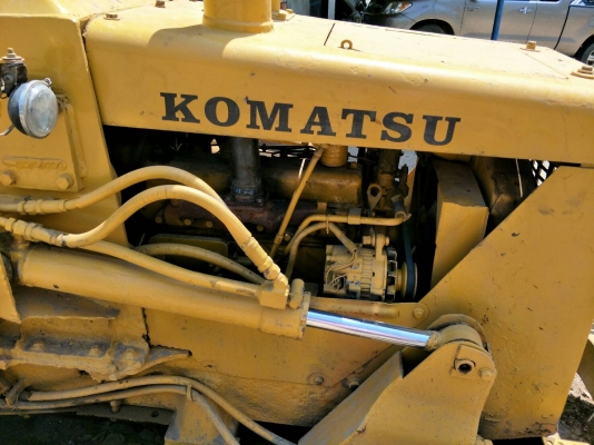 ขายรถแทรคเตอร์ KOMATSU D20P-5 สไลด์ใบมีดได้ 8 ทิศทาง ราคา 220000