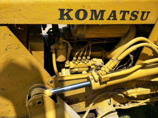 ขายรถแทรคเตอร์ KOMATSU D20P-5 สไลด์ใบมีดได้ 8 ทิศทาง ราคา 220000