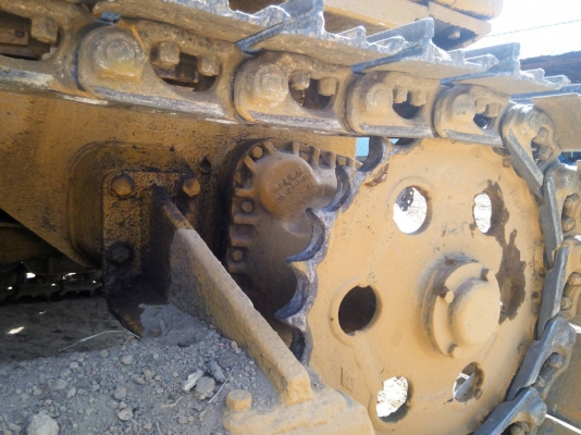 ขายรถแทรคเตอร์ KOMATSU D20P-5 สไลด์ใบมีดได้ 8 ทิศทาง ราคา 220000
