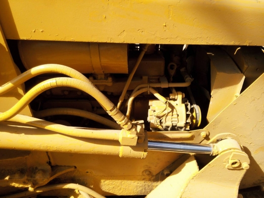ขายรถแทรคเตอร์ KOMATSU D20P-5 สไลด์ใบมีดได้ 8 ทิศทาง ราคา 220000