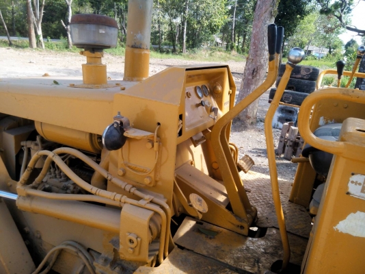 ขายรถแทรคเตอร์ KOMATSU D20P-5 สไลด์ใบมีดได้ 8 ทิศทาง ราคา 220000