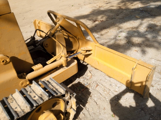 ขายรถแทรคเตอร์ KOMATSU D20P-5 สไลด์ใบมีดได้ 8 ทิศทาง ราคา 220000