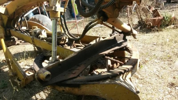 รถเกรดถนนน