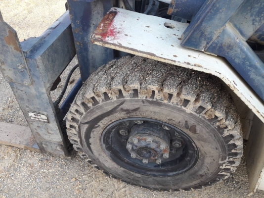 ขายรถยก KOMATSU FG 20-11 เครื่องเบนซิน H20  เสาสูง 3 เมตร ยกได้ 2 ตัน เกียร์ธรรมดา งาสไลด์ได้ รถนอกนำเข้า ติดต่อ 098-7962549