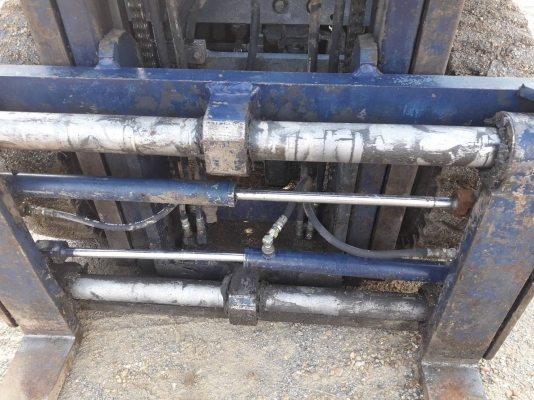 ขายรถยก KOMATSU FG 20-11 เครื่องเบนซิน H20  เสาสูง 3 เมตร ยกได้ 2 ตัน เกียร์ธรรมดา งาสไลด์ได้ รถนอกนำเข้า ติดต่อ 098-7962549